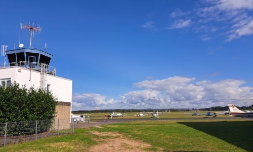 BZF 1 Sprechfunkzeugnis – Flugzeuge auf dem Flugplatz und Tower
