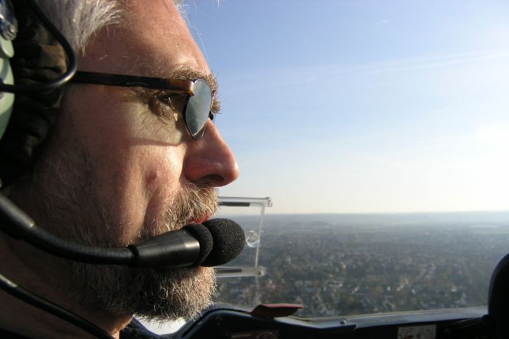 BZF 1 Sprechfunkzeugnis – Pilot im Flug mit Luftfahrt Headset